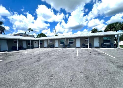 an empty parking lot in front of a building at Lemon Bay Motel in Englewood