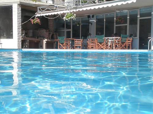 Bazén v ubytování Sezar's - Niko & Mimoza Qesari nebo v jeho okolí