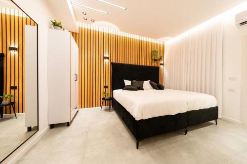 a bedroom with a bed and a yellow striped wall at Tzfat Regal - צפת ריגל in Safed