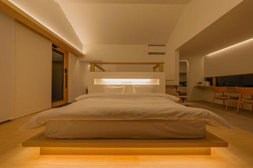 a bedroom with a large bed in a room at 星降る別邸WANASA in Kannoura