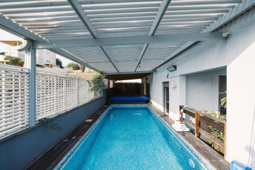 Piscina a Luma - וילה משפחתית עם ממד ובריכה פרטית מחוממת ומקורה o a prop