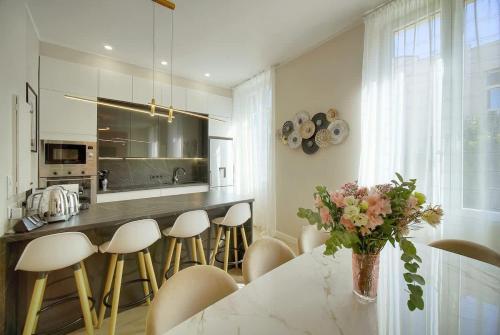 Deja Blue - Beautiful 4 beds & 4 baths, 10min from Palais, 4 stars residence