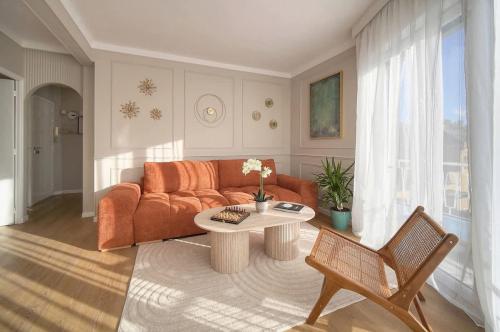 Mimosa 2BR with Balcony - Walk to Palais and Beach