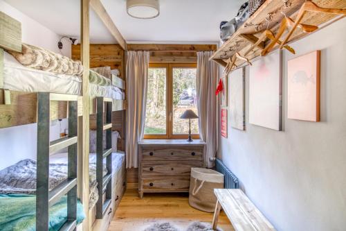 Cosy Flat Steps to Cable Car Monteilly C30