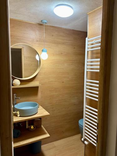a bathroom with a sink and a mirror at UMANI Retreat 2 in Buşteni