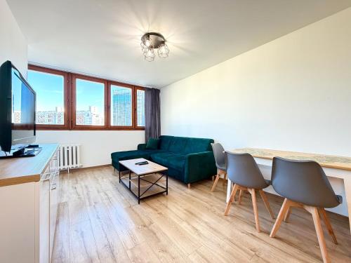 Powstańców Śląskich Lavish Apartment by BookingHost