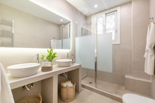 Grand, 3-BDR APT with Majestic Acropolis View 1