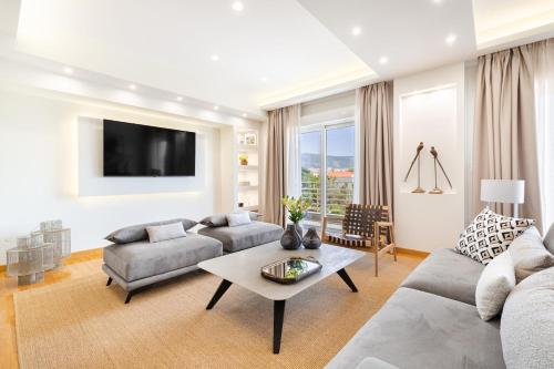 Grand, 3-BDR APT with Majestic Acropolis View 1