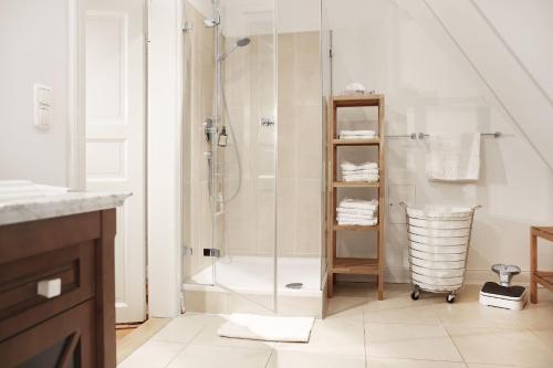 a bathroom with a shower and a sink at Müllerhaus - Ostholstein in KÃ¶hn