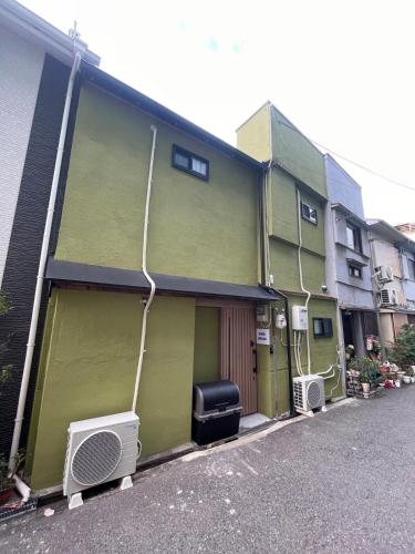 Spacious Kids Space, Luxurious Comfort for Adults