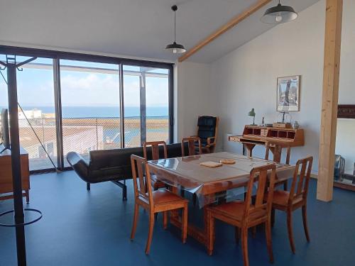 Superscopic - Logement en terrasse ancienne usine avec vue mer sur baie Douarnenez