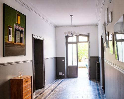 GRANDE MAISON BOURGEOISE AVEC JARDIN - Centre ville Surgères - Chic & Moderne - Idéal Famille & Amis