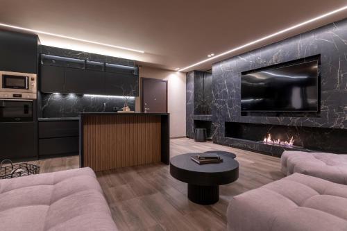 The HostMaster Skyline Tower View Suite