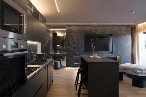 The HostMaster Skyline Tower View Suite