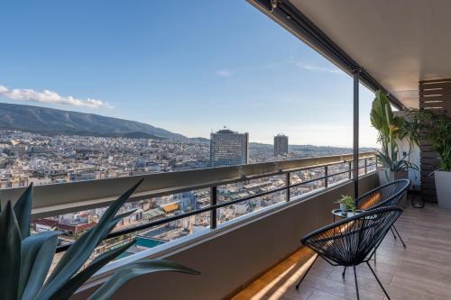 The HostMaster Skyline Tower View Suite