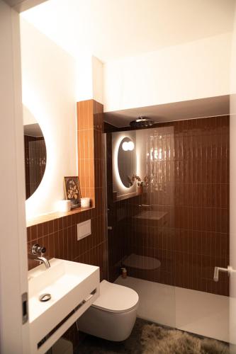 a bathroom with a toilet and a sink and a shower at Entspanntes Design-Studio an der Karli in Leipzig