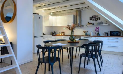 a kitchen with a dining room table and chairs at Best Stay Copenhagen Apartment 1470 in Copenhagen