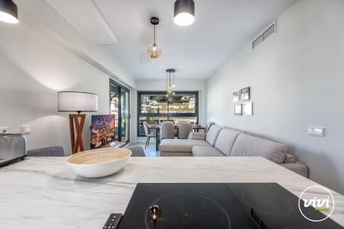 ViVi Homes - Alira, Pool, Terrace, Close to Beach