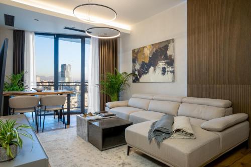 EE Homes - Curated Design, Tub Skyline Views