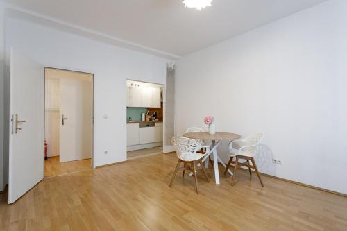 Operasteet Residences - Central Business Apartment