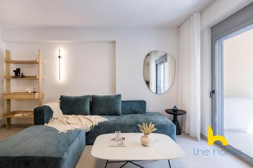 A1 Stylish 2BR APT w Balcony and Parking, Kingbed