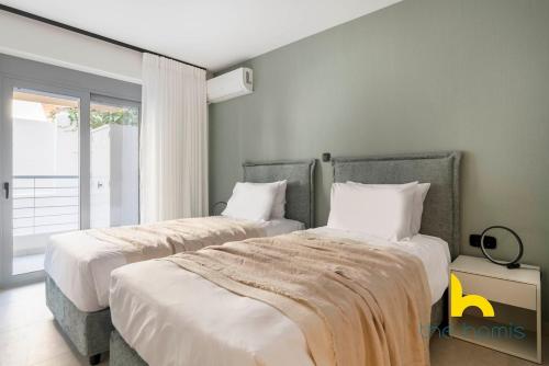 A1 Stylish 2BR APT w Balcony and Parking, Kingbed