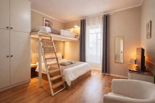 a bedroom with a bunk bed with a ladder at Rotas B in St. Julianʼs