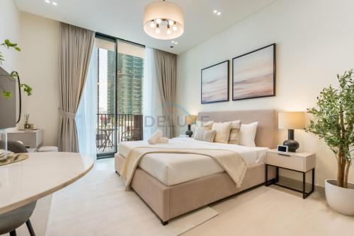 Prime Location, Walking Distance to Circle Mall, Minutes Drive from Dubai Marina and Palm Jumeirah - Binghatti Aurora, JVC by Deluxe Holiday Homes