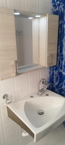 Sunlight house tesisinde bir banyo