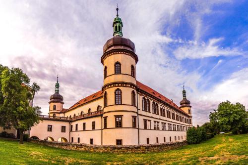 Zámek v Kostelci nad Černými lesy