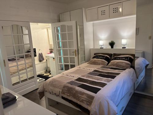 Charming Parisian pied-à-terre!