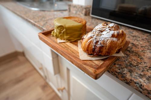 two different types of bread on a cutting board on a counter at Carlota Cake in Fuencaliente de la Palma