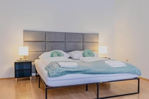 Spacious Two Bedroom Apartment Near Stadthalle