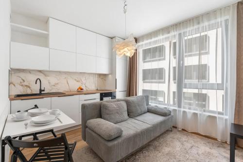 REAL Living by REFA Karlin 305