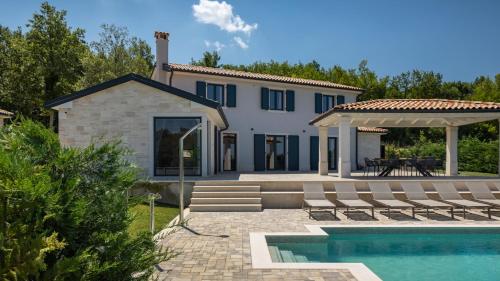 Luxury villa Edoardo with pool in Visinada