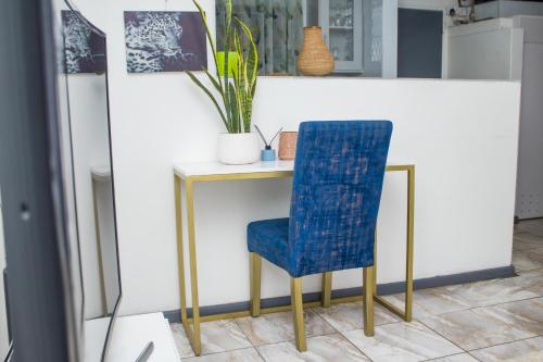 Centrally Located 1 Bedroom Apartment - 2361