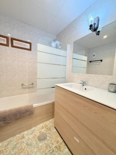 2 Bed Garden Apartment Benavista Direct Pool Access Walk to Golf, Tennis & Amenities
