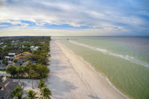 an aerial view of a beach with palm trees at Le Malo Vacation Rental in Naples