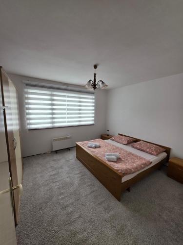 a bedroom with two beds and a window at Apartman Daki in Vareš