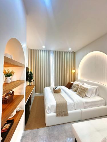 a bedroom with a large white bed in a room at Heaven Raft Erawan Floating Resort Romantic River View in Ban Mong Lai