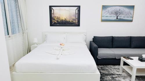 Q04 Luxury studio with balcony near bus stop