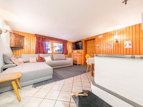 a living room with a couch and a table at das Sopherl in Sonnenalpe Nassfeld