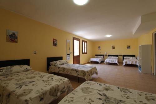 a room with three beds in a room at Casa Jardin del Valle. TuCasaTemporal in Seseña