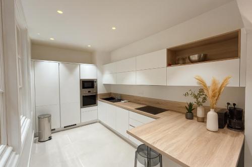 L'Elegant Paradoux - 3 sdb - 2 wc - Ascenseur - Parking - Plein Centre