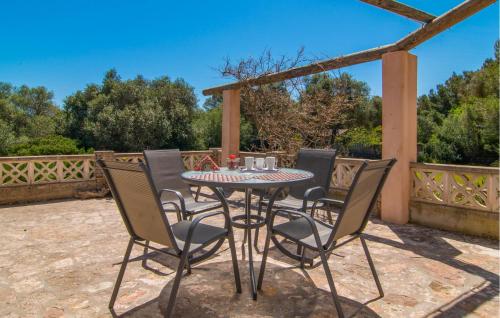 a patio with a table and chairs on a patio at Sa Caseta De Portocolom in Felanitx