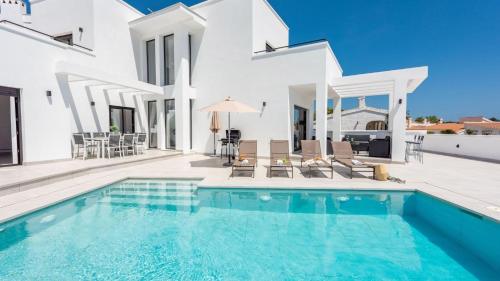 Villa Rosamar Nerja by Ruralidays