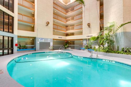 Steps to Sand! Retreat w/ 2 Pools in Hilton Head photo 11