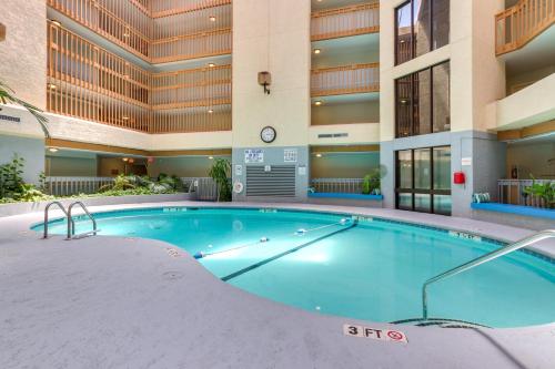 Steps to Sand! Retreat w/ 2 Pools in Hilton Head photo 29
