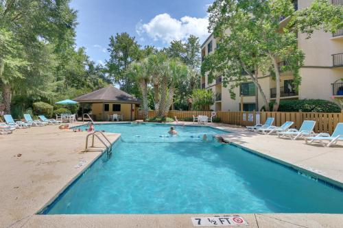 Steps to Sand! Retreat w/ 2 Pools in Hilton Head photo 5