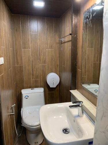 a bathroom with a toilet and a sink at Ayothaya Riverside House in Phra Nakhon Si Ayutthaya